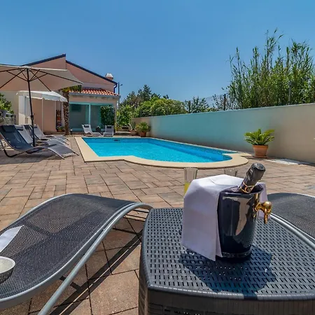 Dom wakacyjny Family Friendly House With A Swimming Pool Jadranovo, Crikvenica - 22273 *